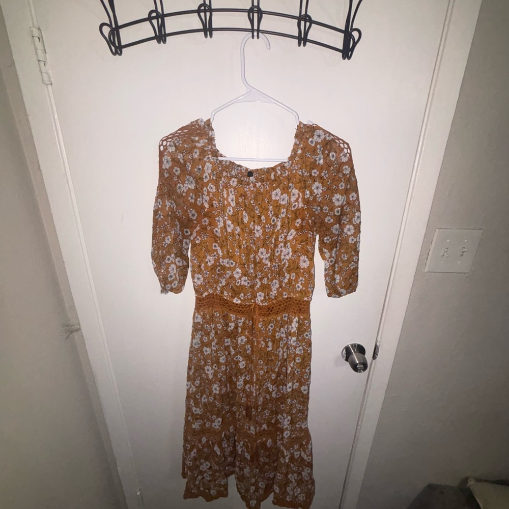 Chic Floral Midi Dress in Mustard